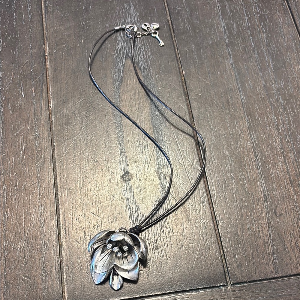 Fossil Elegant Silver Floral Pendant Necklace